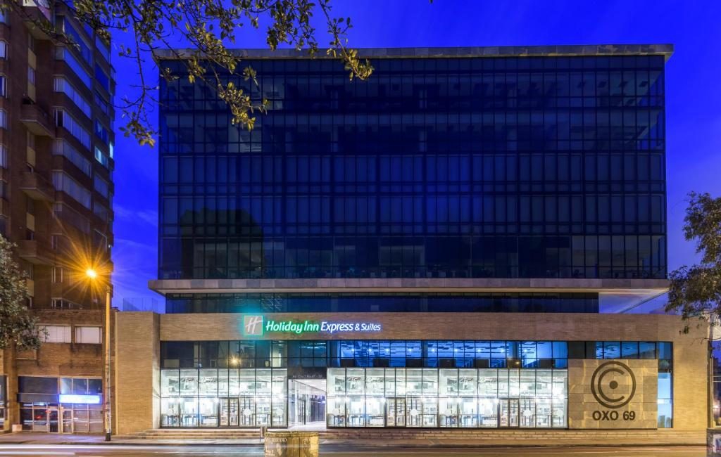Holiday Inn Express & Suites - Salón Los Cerros